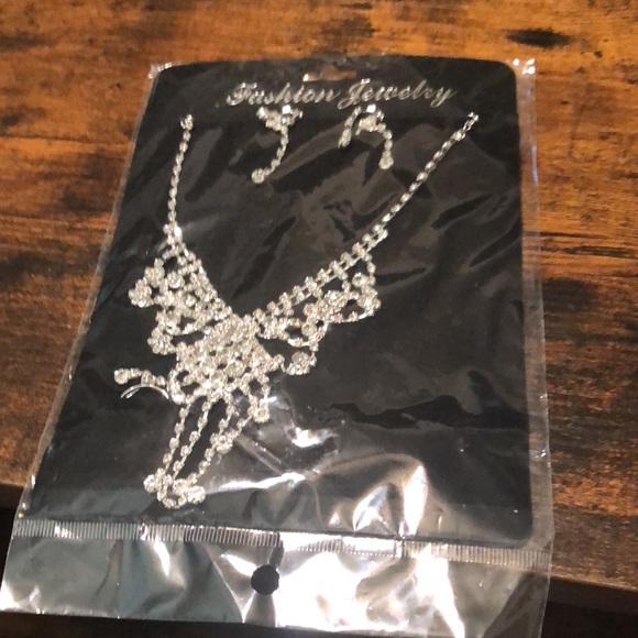 Rhinestone Earrings,Ring and Necklace new without tags costume jewelry - Picture 4 of 4